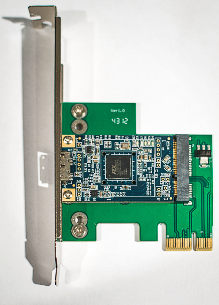 A green PCI Express adapter board carrying the blue SLOTSCREAMER module.